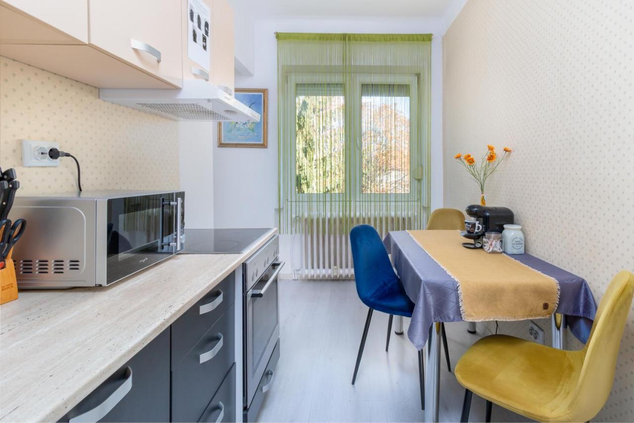 Moonlight Central Apartments Oradea Bagian luar foto