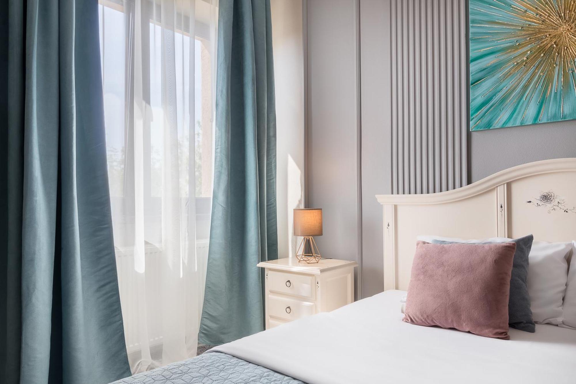 Moonlight Central Apartments Oradea Bagian luar foto